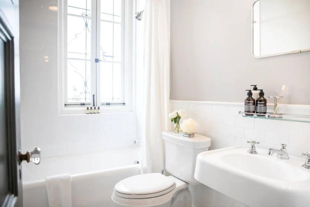 Cozy With Franklin Village View - 30 Day Minimum Appartement *